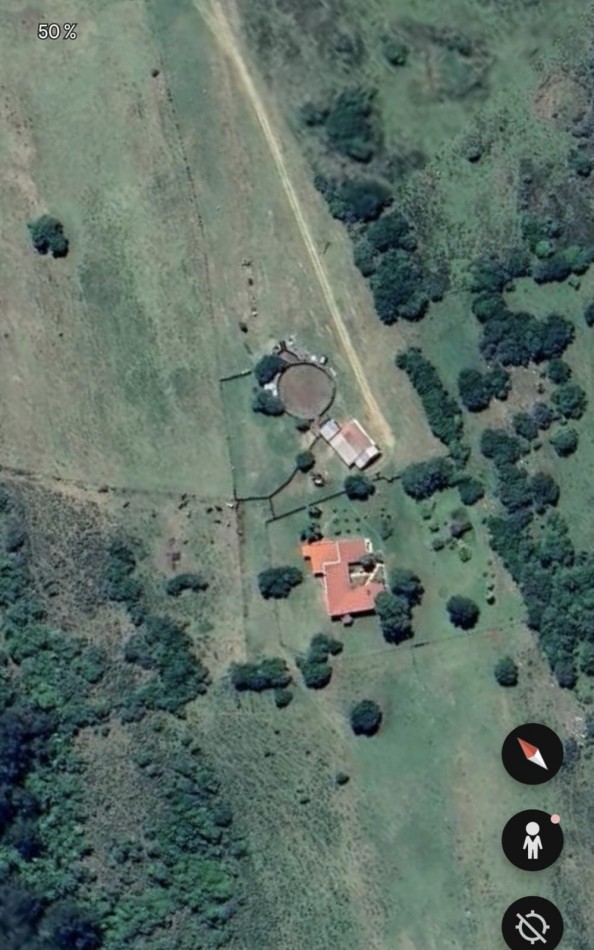 Propriete rurale dans la Sierra de Carape. 267 hectares. Maison de 8 chambres.
