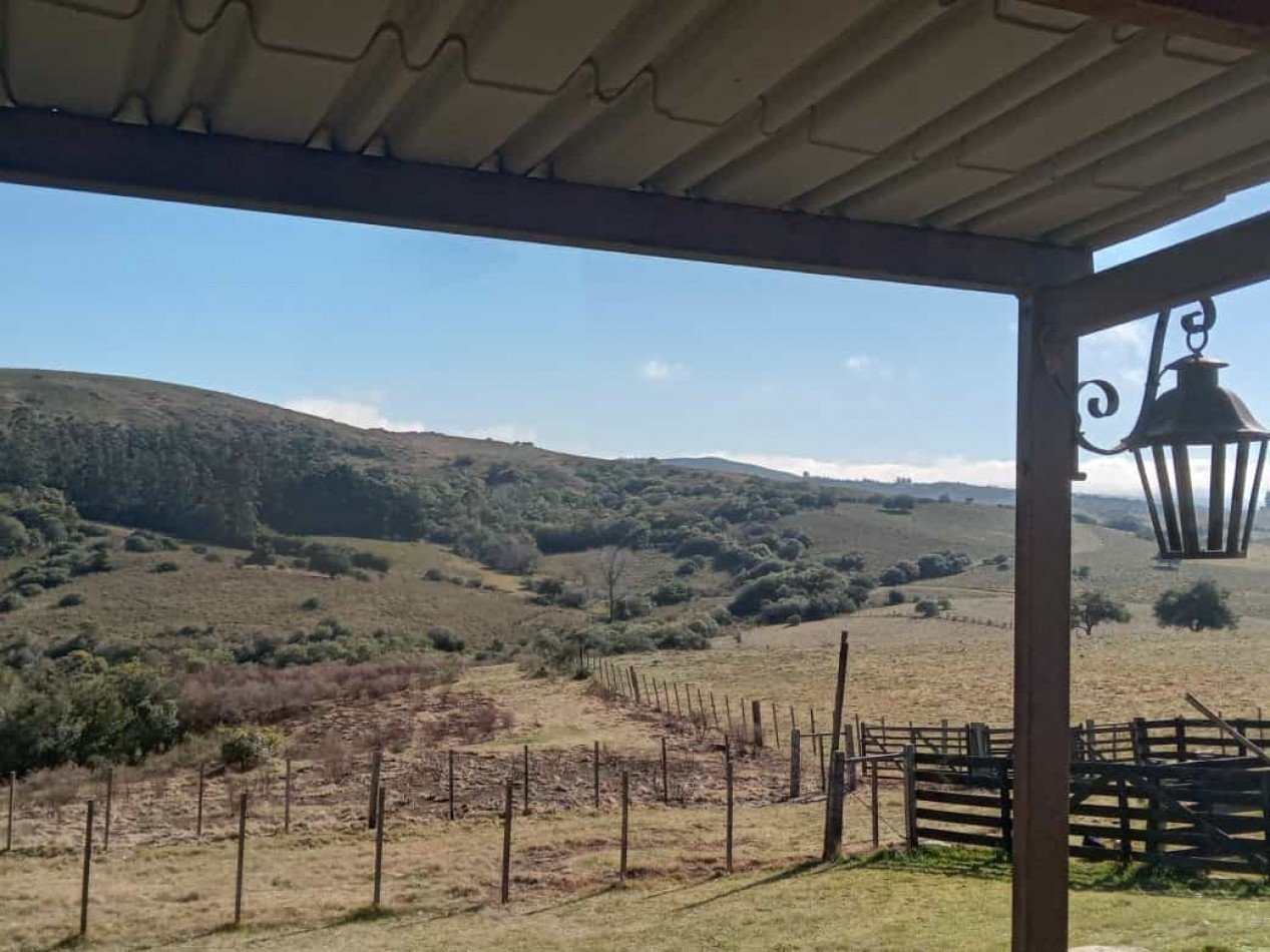 Propriete rurale dans la Sierra de Carape. 267 hectares. Maison de 8 chambres.