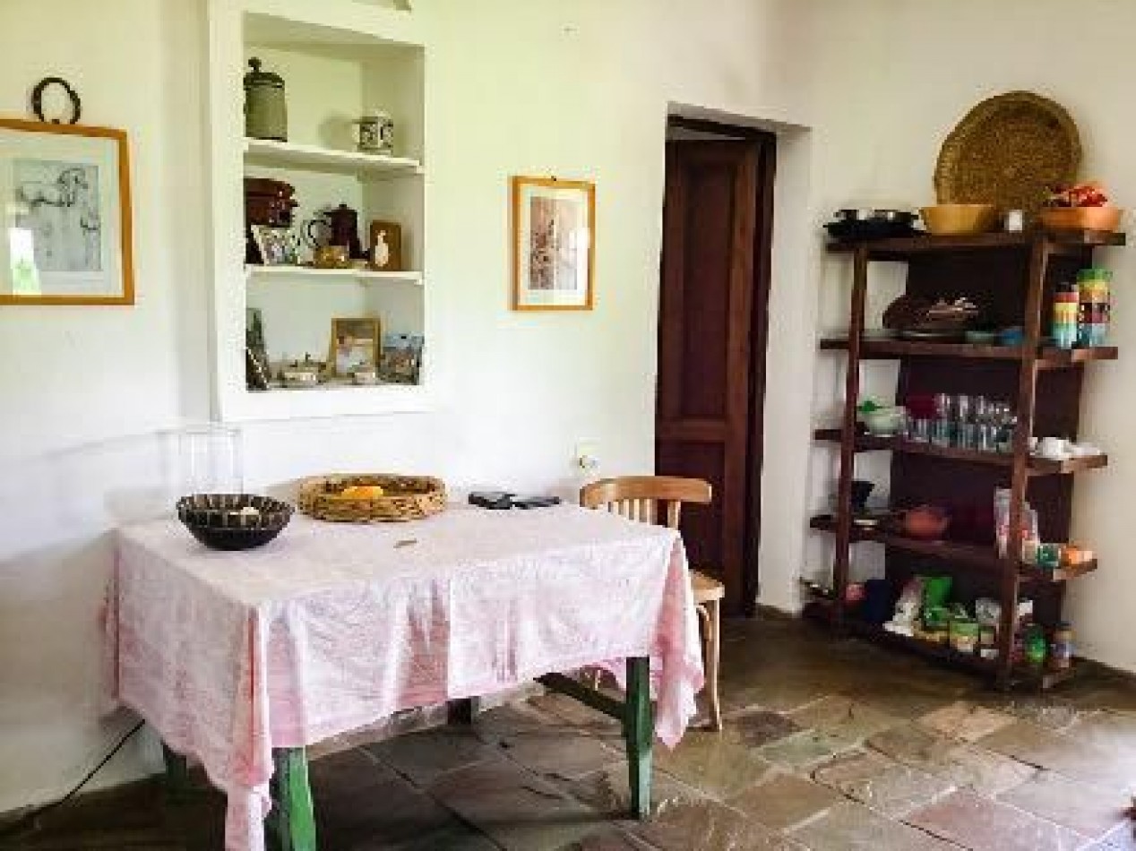104 hectares dans la Sierra de Lavalleja. Maison de 4 chambres + maison de service.