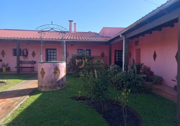 Propriete rurale dans la Sierra de Carape. 267 hectares. Maison de 8 chambres.