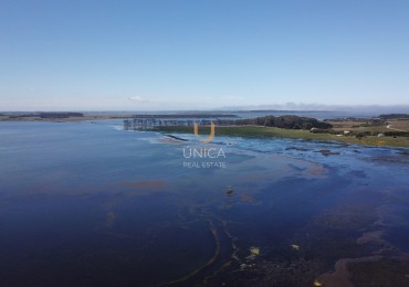 Spectaculaire ferme de 7,7 hectares situee en bordure de la Laguna Anastasio